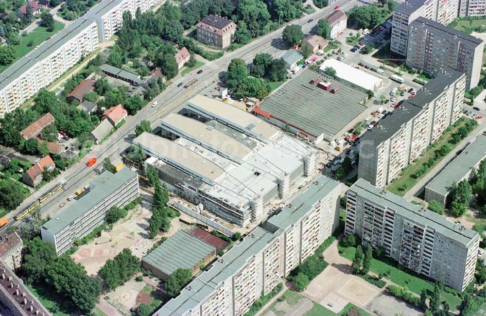 Aerial photograph Berlin - Hohenschönhausen - Bau des Einkaufs- und Dienstleistungszentrums Storchenhof der MÜBAU AG an der Hauptstraße in Berlin - Hohenschönhausen