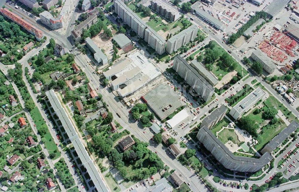 Aerial photograph Berlin - Hohenschönhausen - Bau des Einkaufs- und Dienstrleistungszentrums Storchenhof der MÜBAU AG an der Hauptstraße in Berlin - Hohenschönhausen