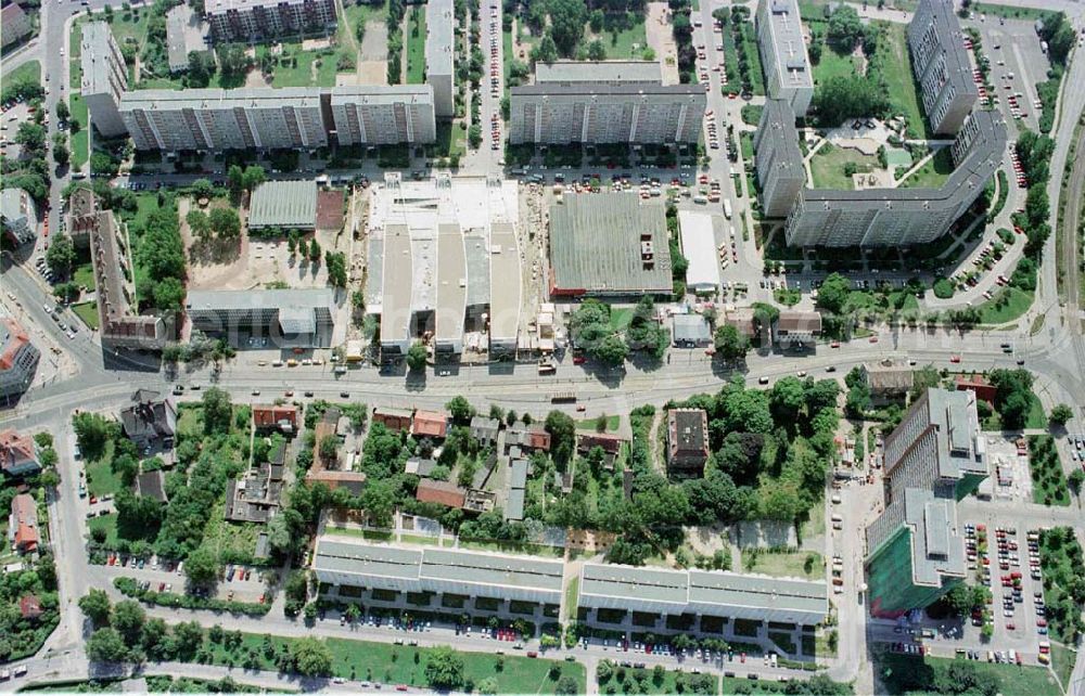 Berlin - Hohenschönhausen from above - Bau des Einkaufs- und Dienstrleistungszentrums Storchenhof der MÜBAU AG an der Hauptstraße in Berlin - Hohenschönhausen