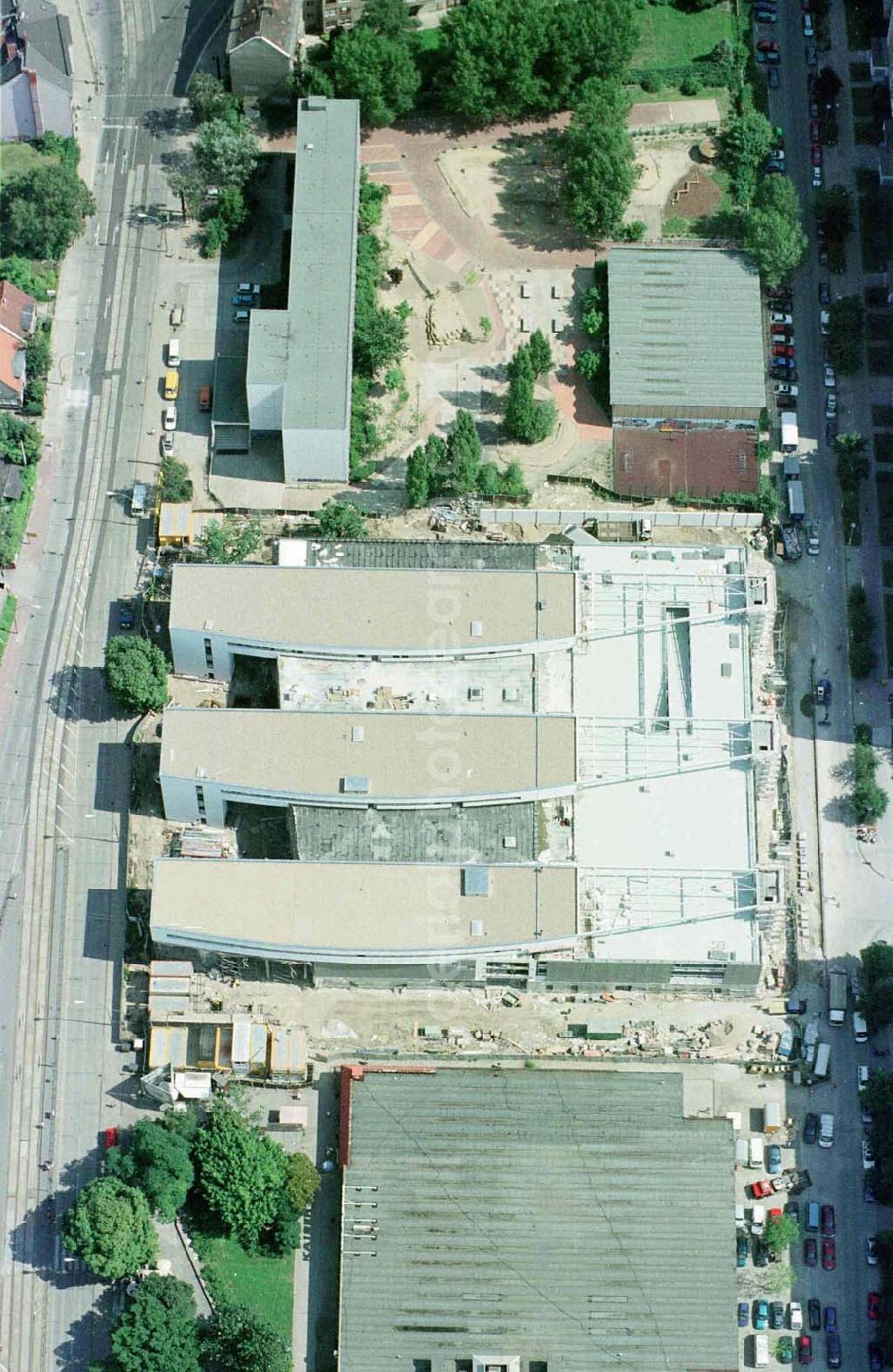 Berlin - Hohenschönhausen from above - Bau des Einkaufs- und Dienstrleistungszentrums Storchenhof der MÜBAU AG an der Hauptstraße in Berlin - Hohenschönhausen