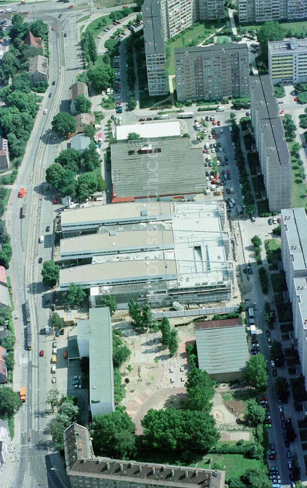 Aerial photograph Berlin - Hohenschönhausen - Bau des Einkaufs- und Dienstrleistungszentrums Storchenhof der MÜBAU AG an der Hauptstraße in Berlin - Hohenschönhausen