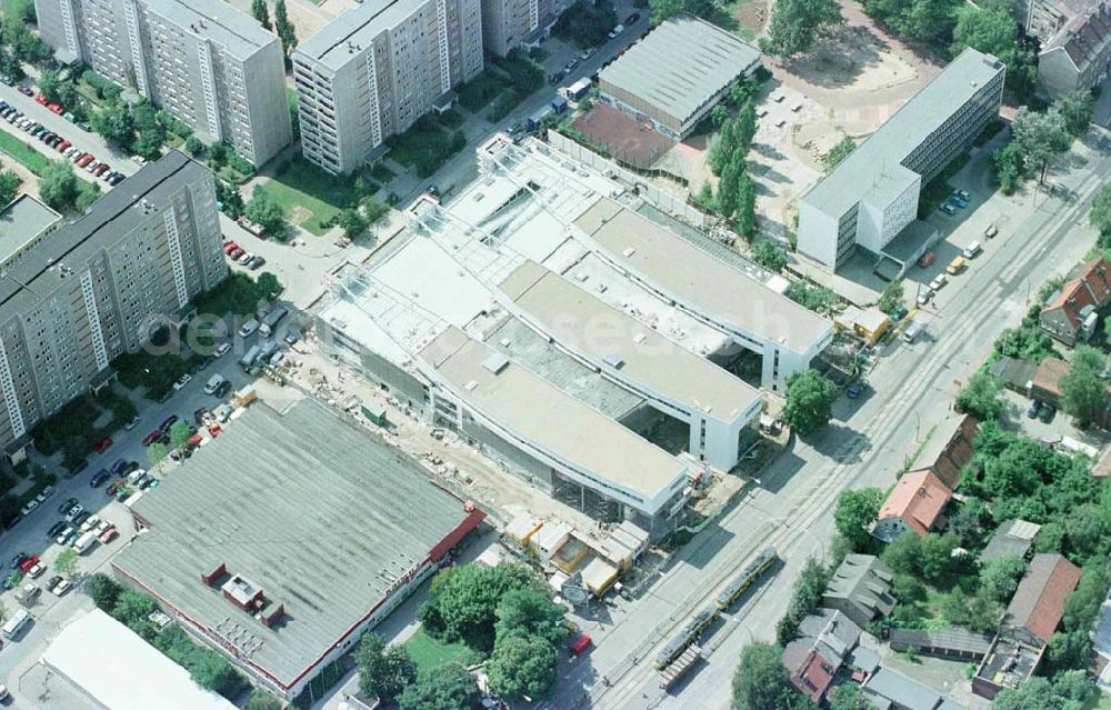 Berlin - Hohenschönhausen from above - Bau des Einkaufs- und Dienstrleistungszentrums Storchenhof der MÜBAU AG an der Hauptstraße in Berlin - Hohenschönhausen