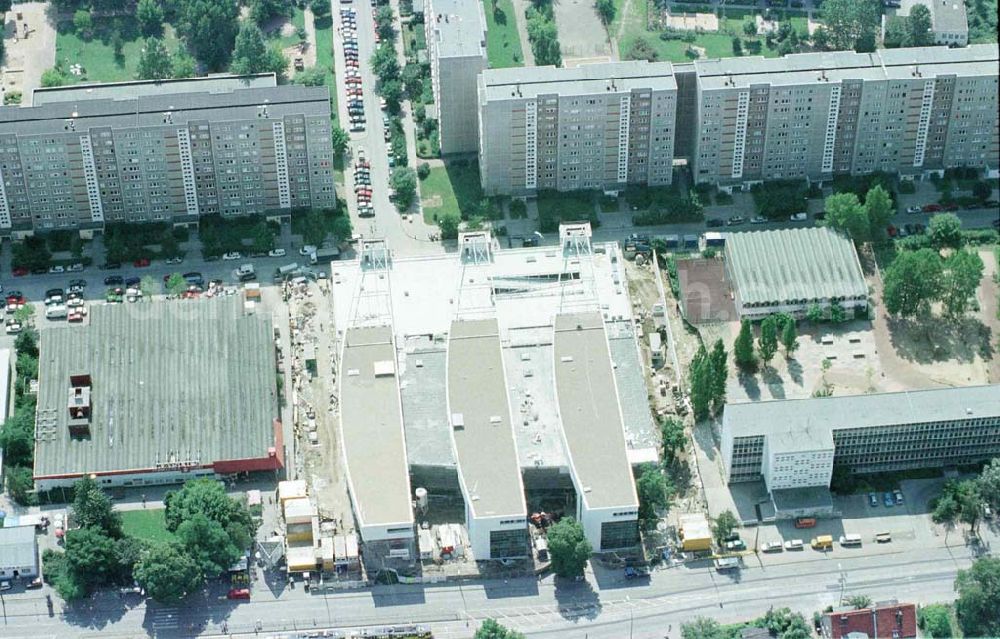 Berlin - Hohenschönhausen from the bird's eye view: Bau des Einkaufs- und Dienstrleistungszentrums Storchenhof der MÜBAU AG an der Hauptstraße in Berlin - Hohenschönhausen