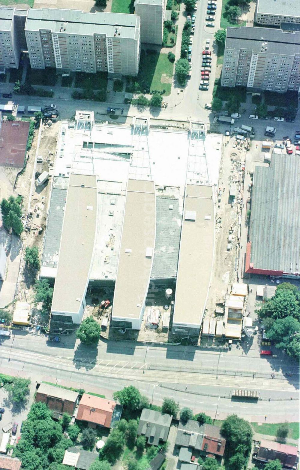 Aerial image Berlin - Hohenschönhausen - Bau des Einkaufs- und Dienstrleistungszentrums Storchenhof der MÜBAU AG an der Hauptstraße in Berlin - Hohenschönhausen