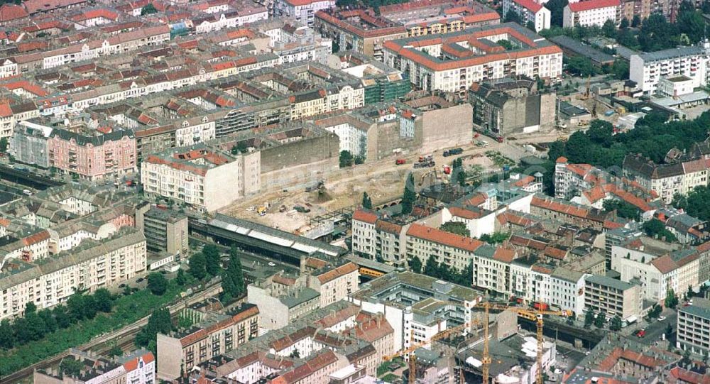 Berlin-Prenzlauer Berg from above - Bau des Einkaufs- und Geschäftszentrums am S-Bahnhof Schönhauser Allee