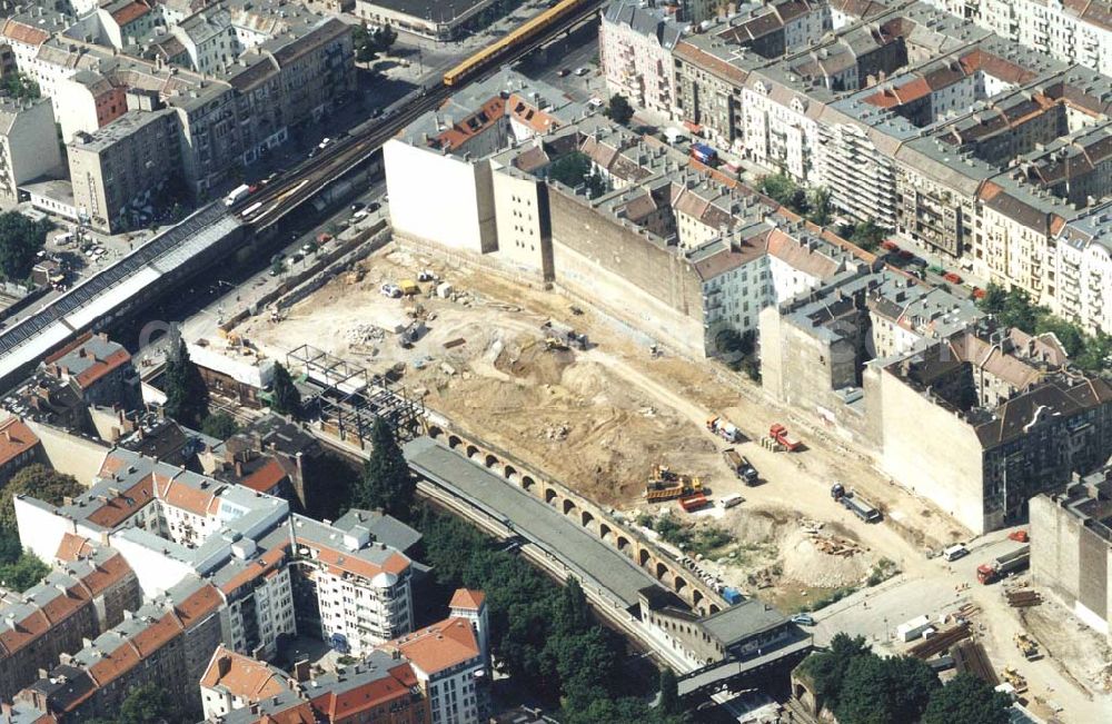 Aerial photograph Berlin-Prenzlauer berg - Bau des Einkaufs- und Geschäftszentrums am S-Bahnhof Schönhauser Allee