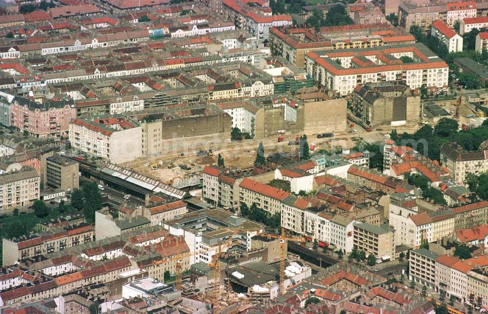 Berlin-Prenzlauer Berg from above - Bau des Einkaufs- und Geschäftszentrums am S-Bahnhof Schönhauser Allee