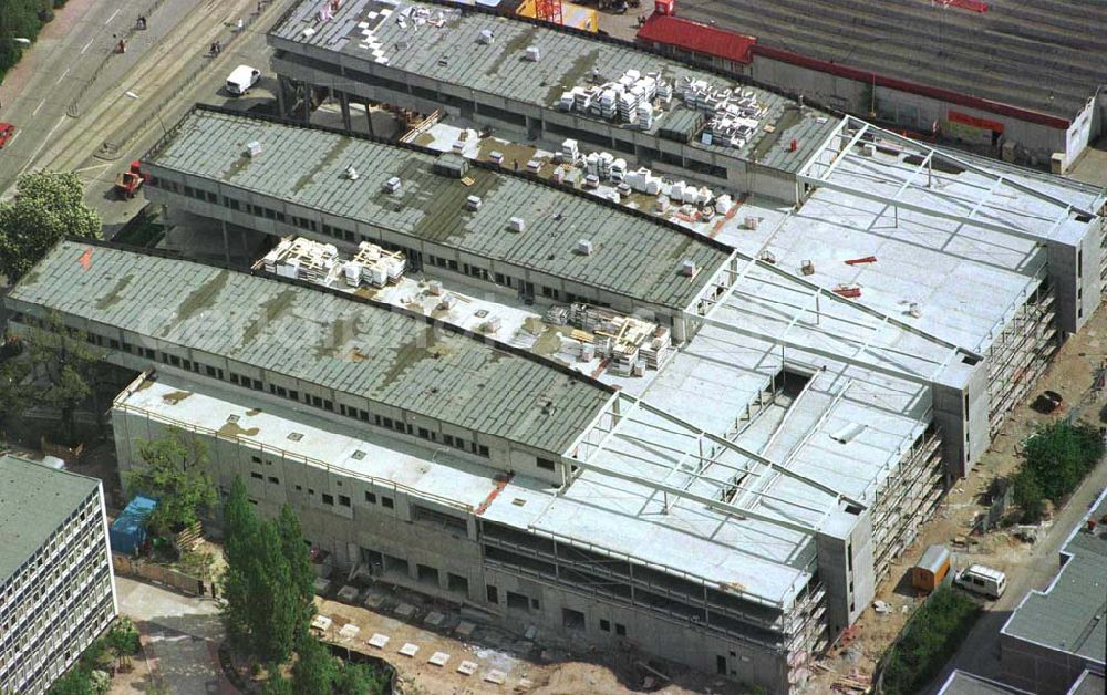 Aerial image Berlin - Hohenschönhausen - Bau des Einkaufs- und Gewerbezentrums Storchenhof der MÜBAU AG München an der Hauptstraße in Berlin-Hohenschönhausen / Leuenberger Straße.