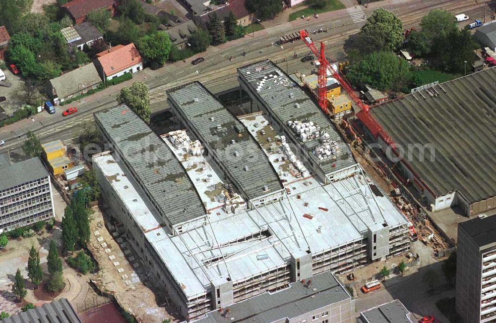 Aerial image Berlin - Hohenschönhausen - Bau des Einkaufs- und Gewerbezentrums Storchenhof der MÜBAU AG München an der Hauptstraße in Berlin-Hohenschönhausen / Leuenberger Straße.