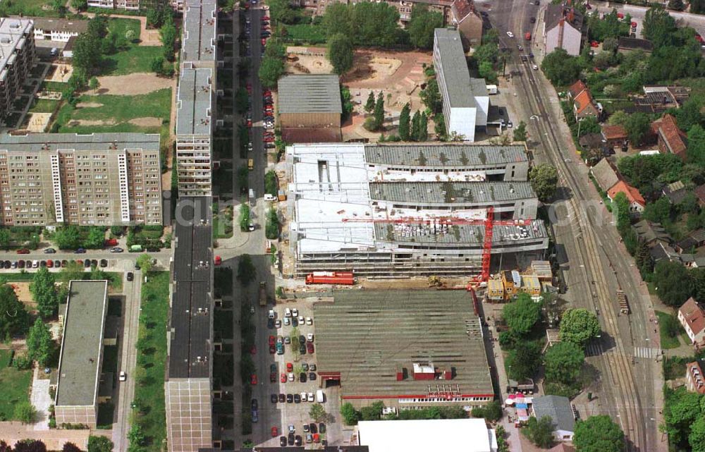 Aerial photograph Berlin - Hohenschönhausen - Bau des Einkaufs- und Gewerbezentrums Storchenhof der MÜBAU AG München an der Hauptstraße in Berlin-Hohenschönhausen / Leuenberger Straße.