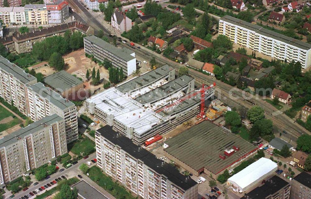 Berlin - Hohenschönhausen from above - Bau des Einkaufs- und Gewerbezentrums Storchenhof der MÜBAU AG München an der Hauptstraße in Berlin-Hohenschönhausen / Leuenberger Straße.