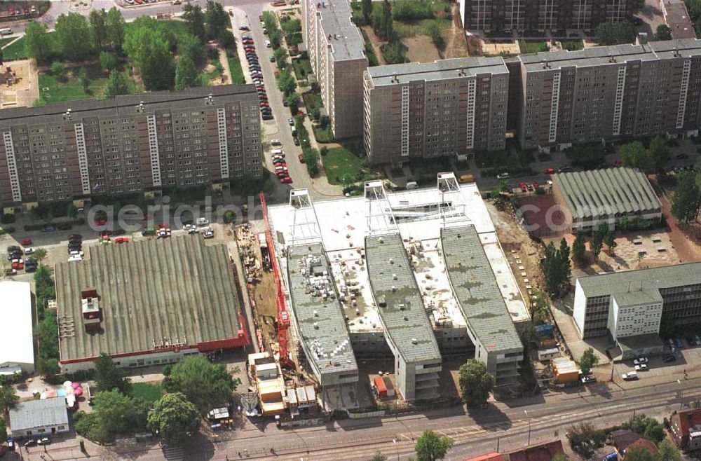 Aerial image Berlin - Hohenschönhausen - Bau des Einkaufs- und Gewerbezentrums Storchenhof der MÜBAU AG München an der Hauptstraße in Berlin-Hohenschönhausen / Leuenberger Straße.