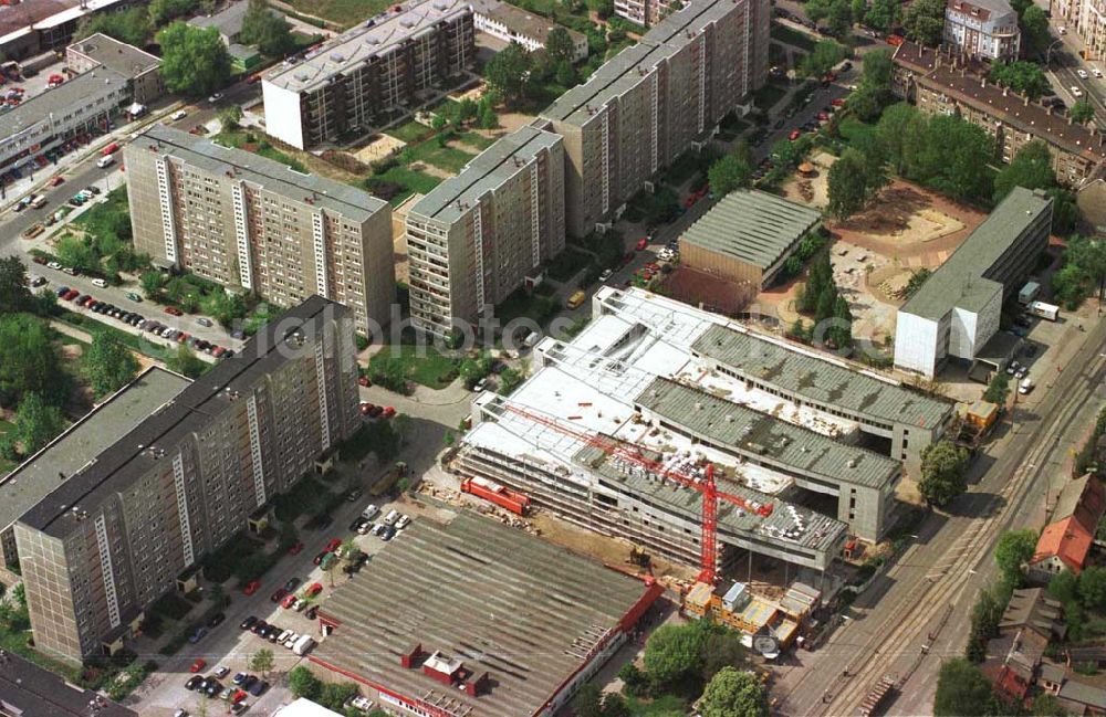 Aerial photograph Berlin - Hohenschönhausen - Bau des Einkaufs- und Gewerbezentrums Storchenhof der MÜBAU AG München an der Hauptstraße in Berlin-Hohenschönhausen / Leuenberger Straße.