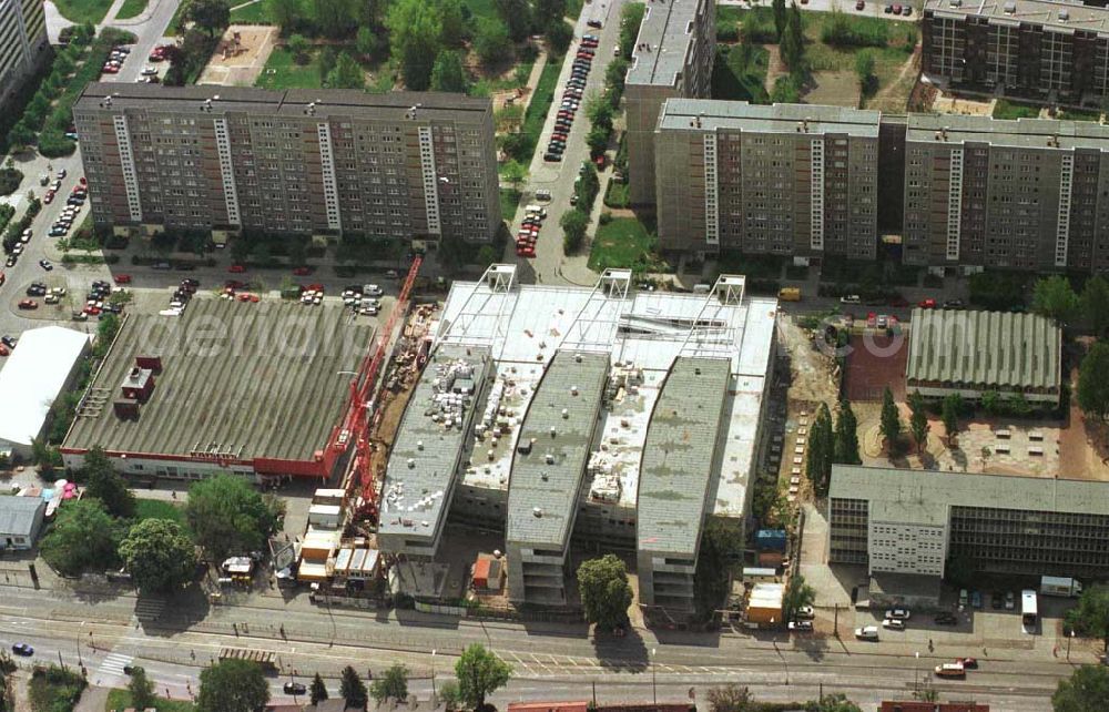 Aerial image Berlin - Hohenschönhausen - Bau des Einkaufs- und Gewerbezentrums Storchenhof der MÜBAU AG München an der Hauptstraße in Berlin-Hohenschönhausen / Leuenberger Straße.