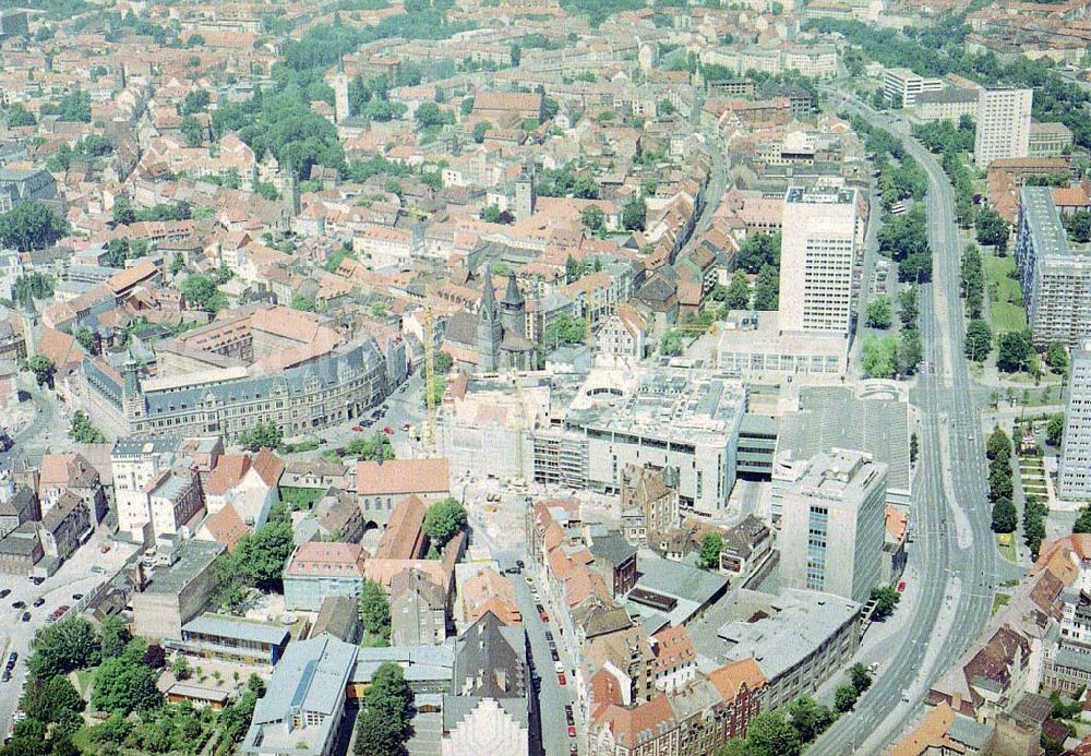 Erfurt from the bird's eye view: Bau der Einkaufsgalerie Anger 1 in Erfurt - ein Projekt der ECE Projektmanagement GmbH Hamburg.