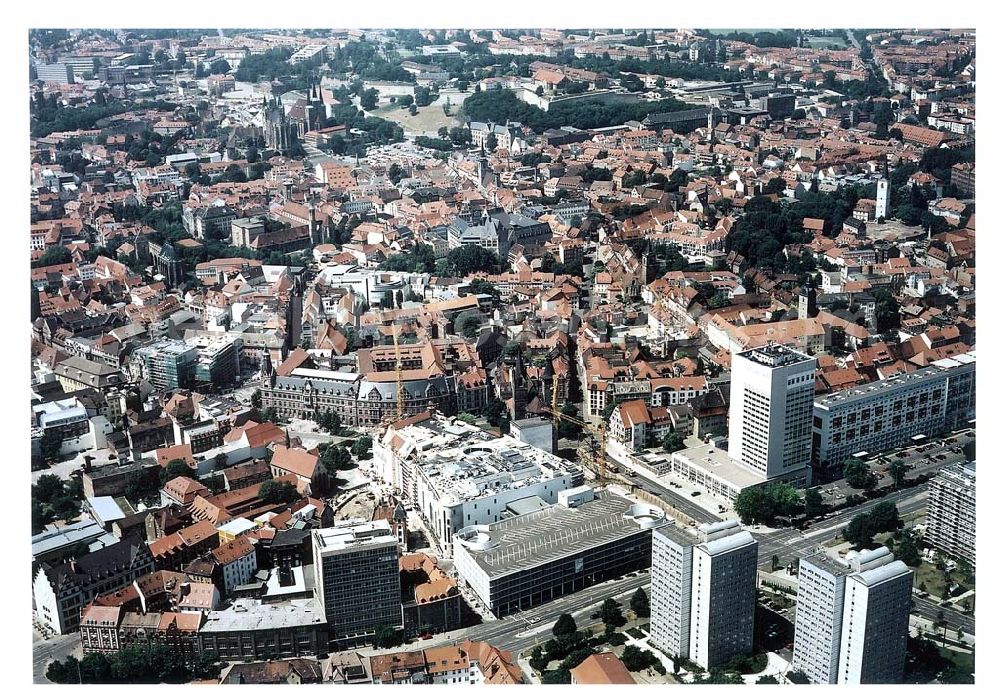 Erfurt from above - Bau der Einkaufsgalerie Anger 1 in Erfurt - ein Projekt der ECE Projektmanagement GmbH Hamburg.