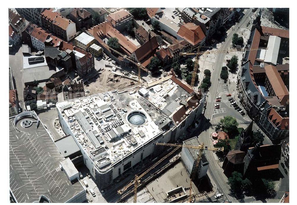 Erfurt from above - Bau der Einkaufsgalerie Anger 1 in Erfurt - ein Projekt der ECE Projektmanagement GmbH Hamburg.