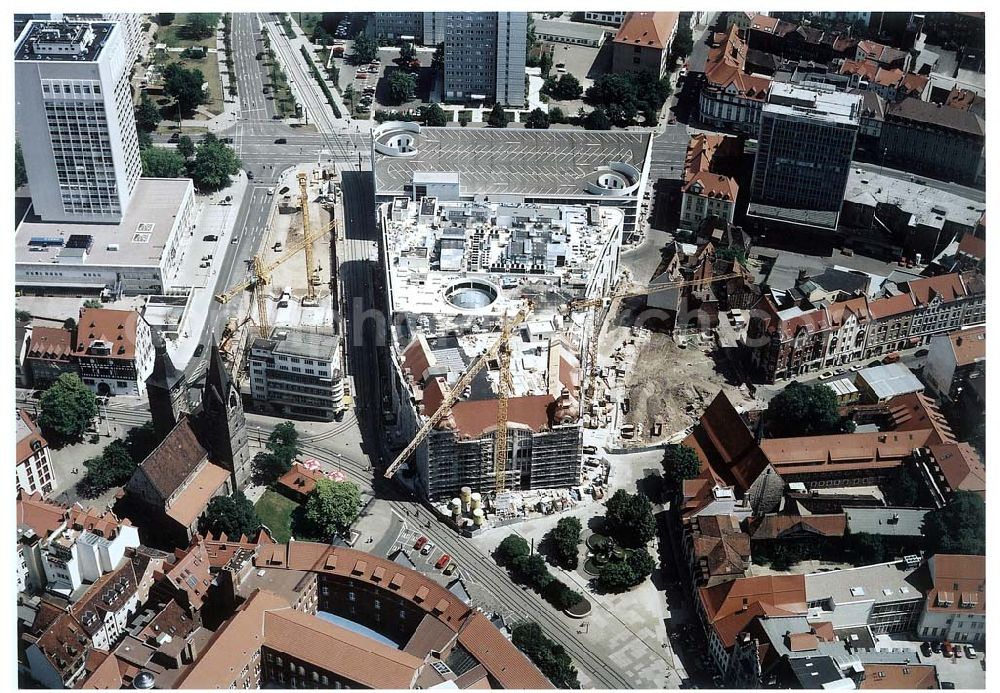 Erfurt from the bird's eye view: Bau der Einkaufsgalerie Anger 1 in Erfurt - ein Projekt der ECE Projektmanagement GmbH Hamburg.