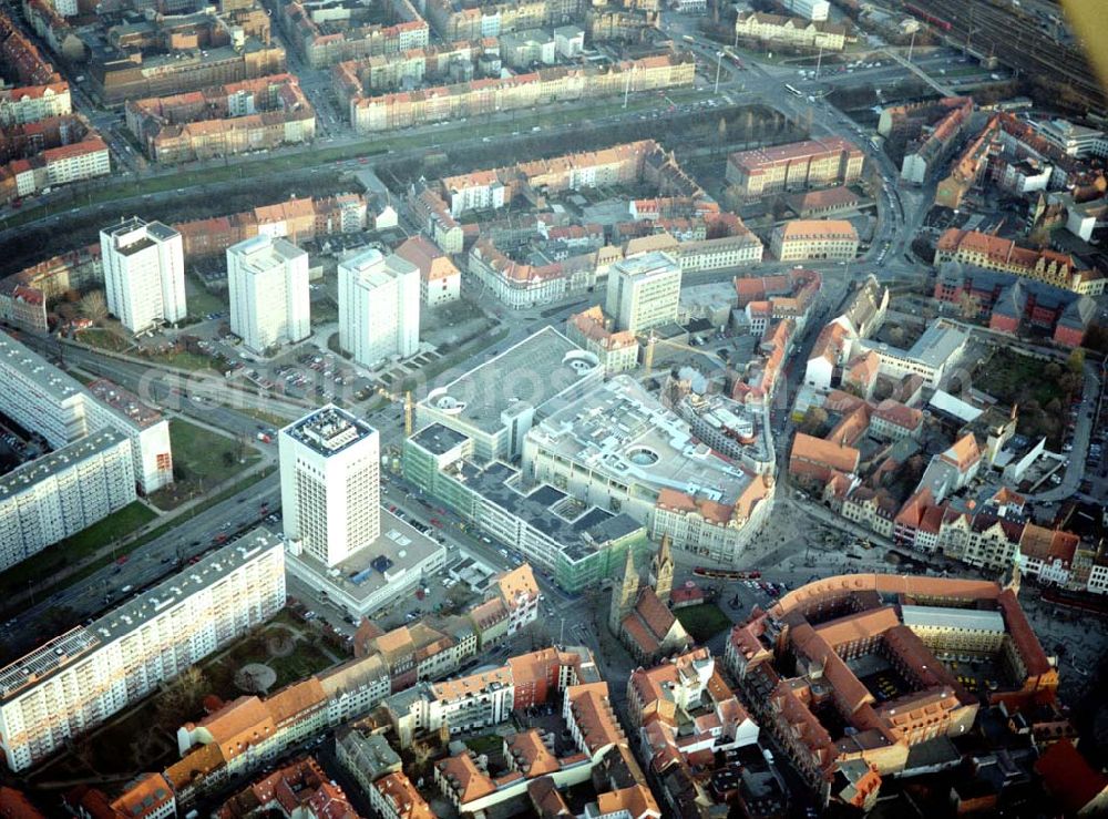 Erfurt from the bird's eye view: Bau der Einkaufsgalerie Anger 1 in Erfurt - ein Projekt der ECE Projektmanagement GmbH Hamburg.