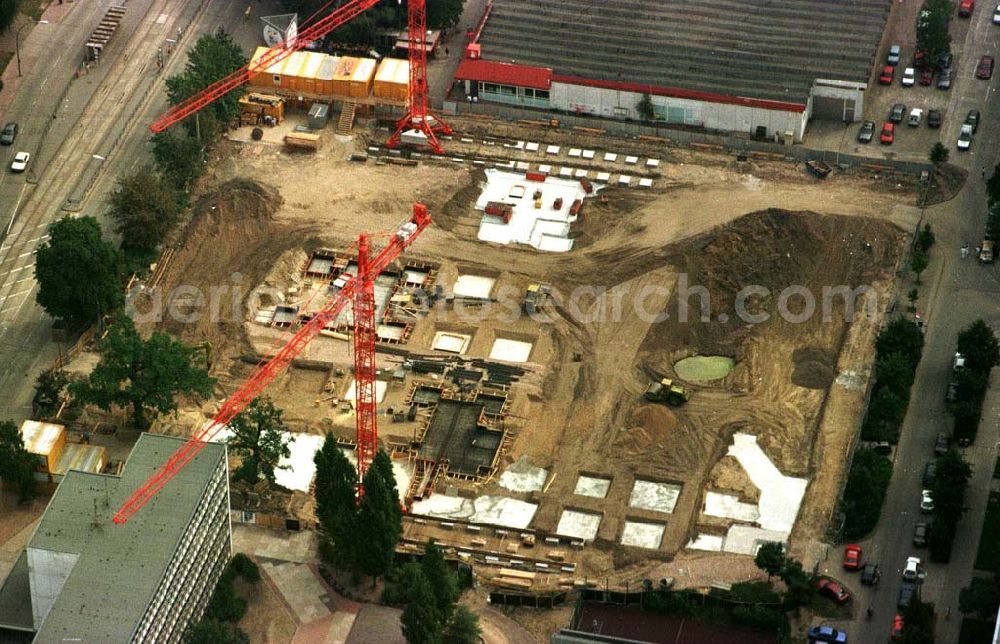 Berlin - Hohenschönhausen from above - Bau des Einkaufszentrums Storchenhof an der Leuenberger Str.