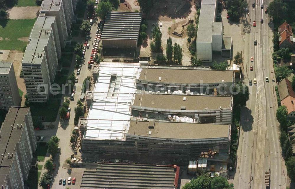 Aerial photograph Berlin - Hohenschönhausen - Bau des Einkaufszentrums Storchenhof der MÜBAU AG in Hohenschönhausen.