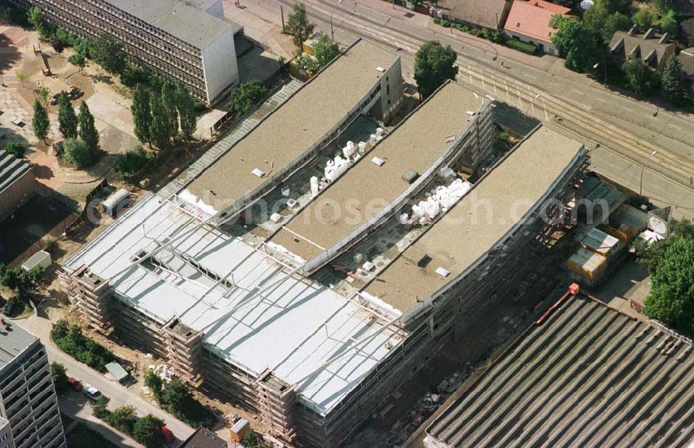 Berlin - Hohenschönhausen from the bird's eye view: Bau des Einkaufszentrums Storchenhof der MÜBAU AG in Hohenschönhausen.