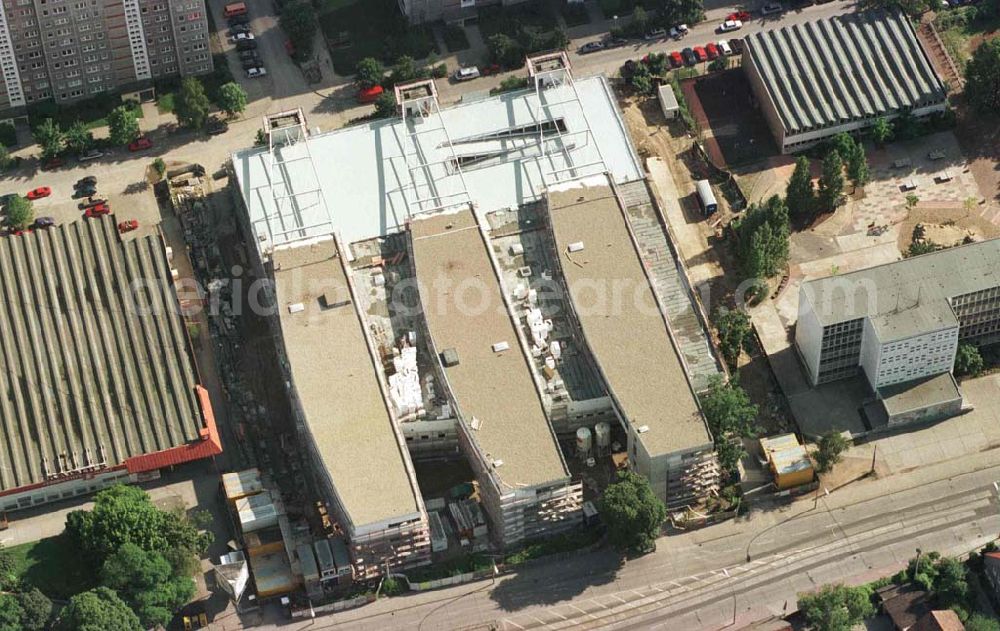 Aerial photograph Berlin - Hohenschönhausen - Bau des Einkaufszentrums Storchenhof der MÜBAU AG in Hohenschönhausen.