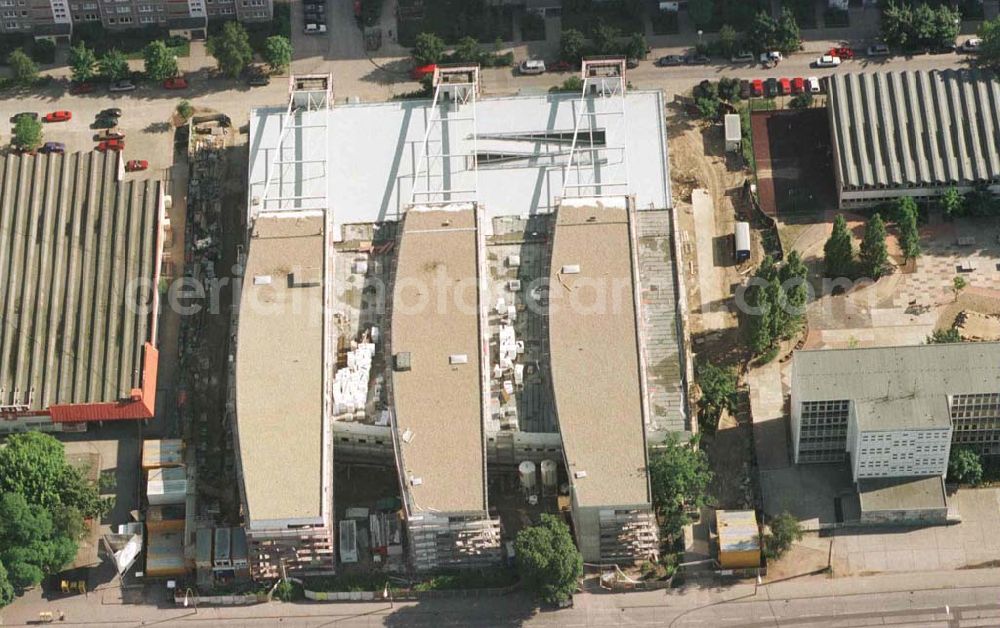 Berlin - Hohenschönhausen from above - Bau des Einkaufszentrums Storchenhof der MÜBAU AG in Hohenschönhausen.