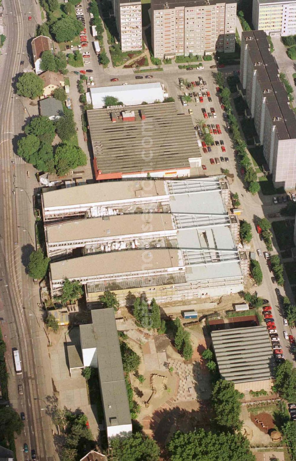 Aerial image Berlin - Hohenschönhausen - Bau des Einkaufszentrums Storchenhof der MÜBAU AG in Hohenschönhausen.