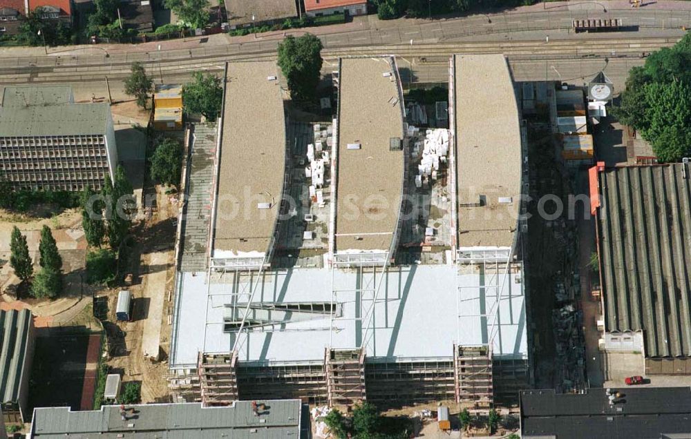 Aerial image Berlin - Hohenschönhausen - Bau des Einkaufszentrums Storchenhof der MÜBAU AG in Hohenschönhausen.