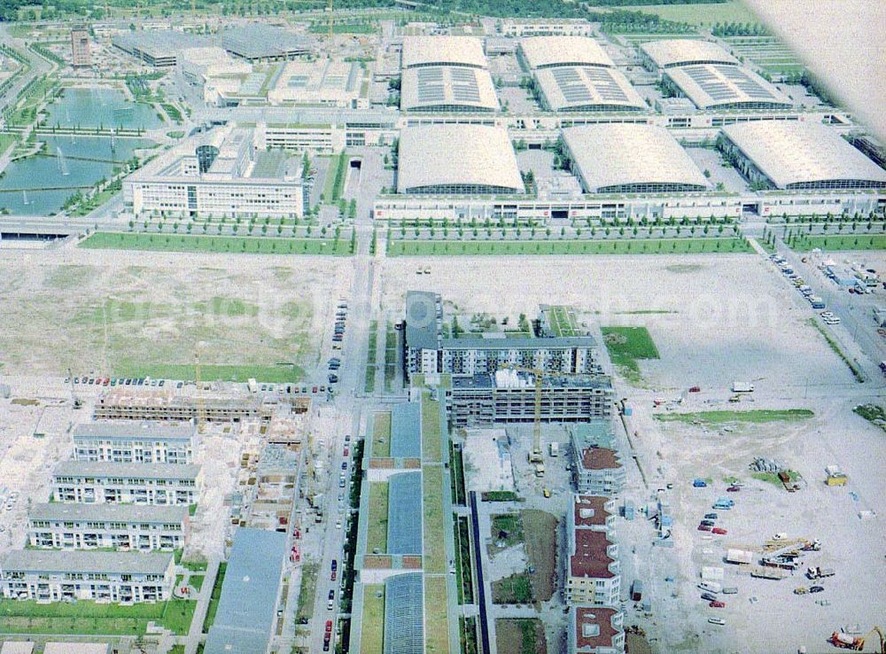 München from above - Bau des Galerieahauses am Messegelände in München - Riem an der Kehrer Wirth - Straße.