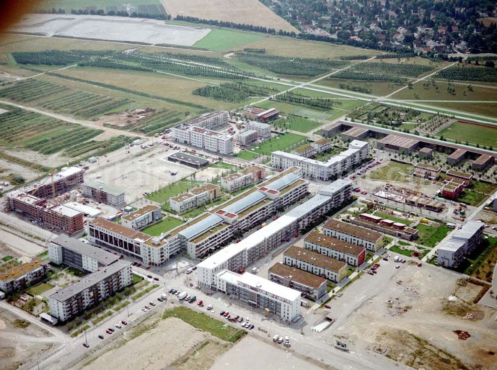 München from the bird's eye view: Bau eines Galeriehauses am Messegelände in München - Riem.