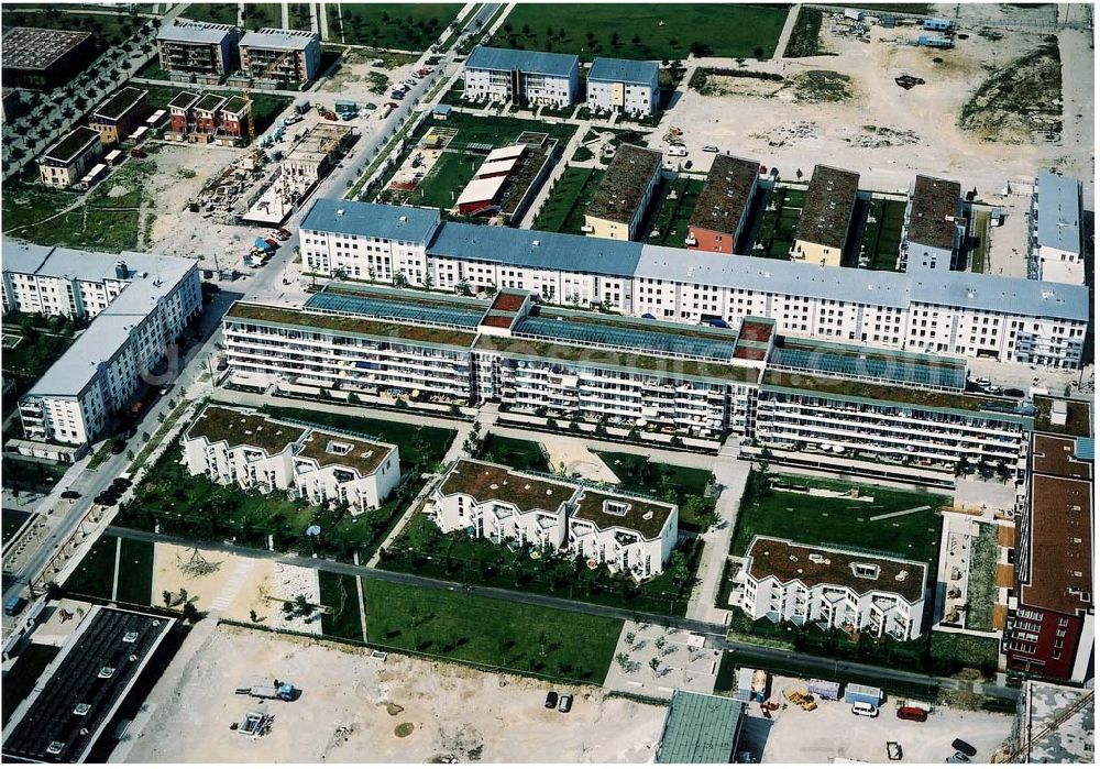 München from the bird's eye view: Bau eines Galeriehauses am Messegelände in München - Riem.