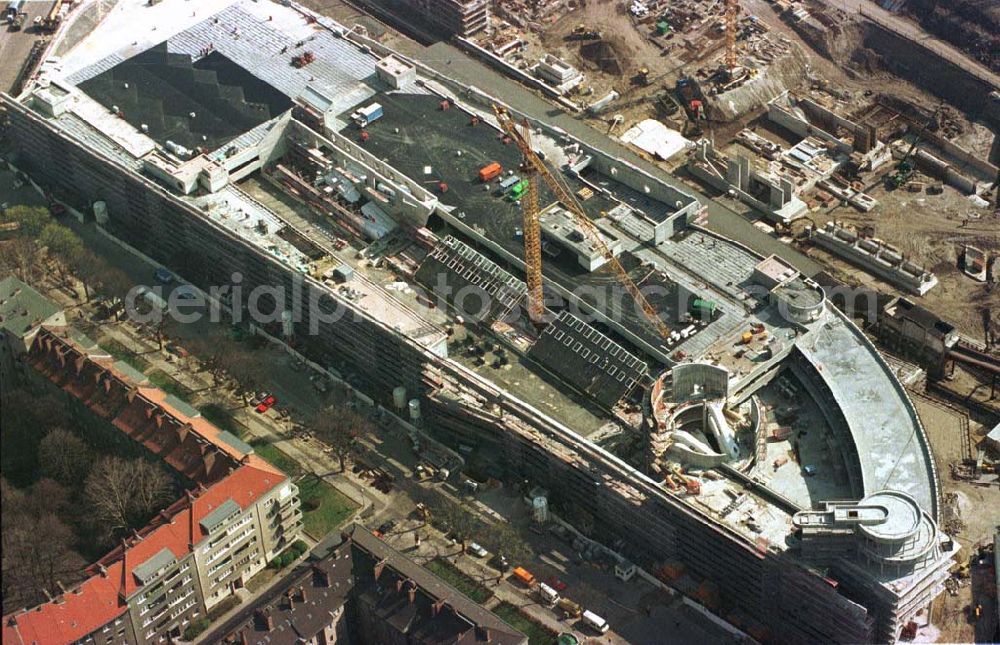 Aerial photograph Berlin - Wedding - Bau des Geschäftshauses Gesundbrunnen-Center am S-Bhf. Gesundbrunnen im Wedding