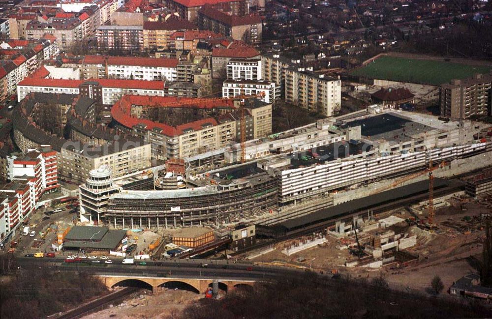 Aerial image Berlin - Wedding - Bau des Geschäftshauses Gesundbrunnen-Center am S-Bhf. Gesundbrunnen im Wedding