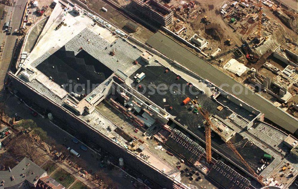 Aerial image Berlin - Wedding - Bau des Geschäftshauses Gesundbrunnen-Center am S-Bhf. Gesundbrunnen im Wedding