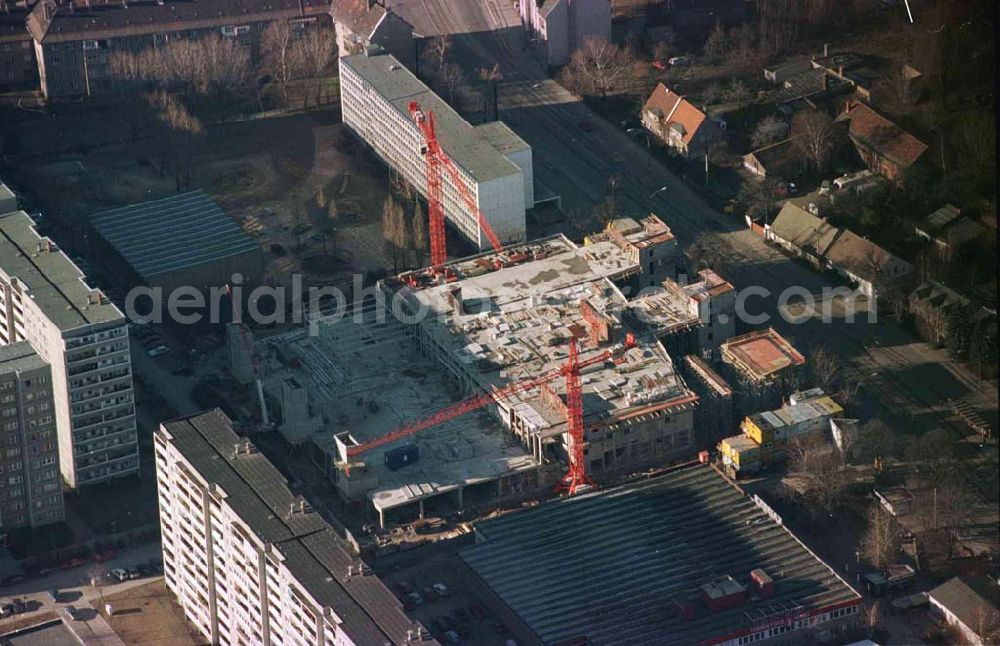 Berlin - Hohenschönhausen from above - Bau des Geschäftshauses Storchenhof der MÜBAU Berlin Grundstücksverwaltungsgesellschaft mbH an der Hauptstraße 9-10 in Hohenschönhausen