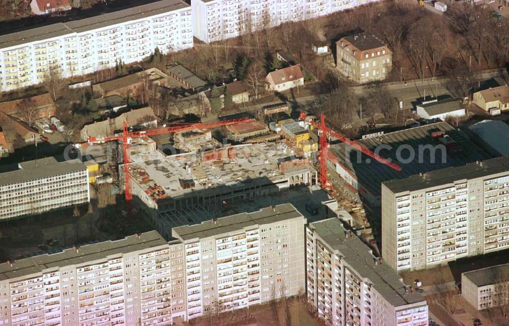 Berlin - Hohenschönhausen from the bird's eye view: Bau des Geschäftshauses Storchenhof der MÜBAU Berlin Grundstücksverwaltungsgesellschaft mbH an der Hauptstraße 9-10 in Hohenschönhausen