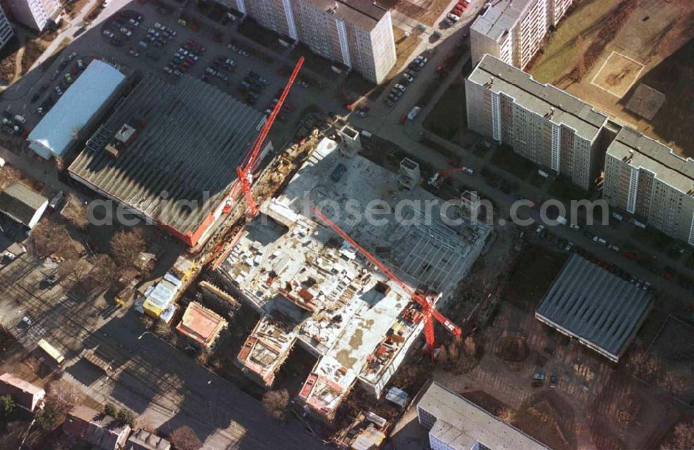 Berlin - Hohenschönhausen from above - Bau des Geschäftshauses Storchenhof der MÜBAU Berlin Grundstücksverwaltungsgesellschaft mbH an der Hauptstraße 9-10 in Hohenschönhausen