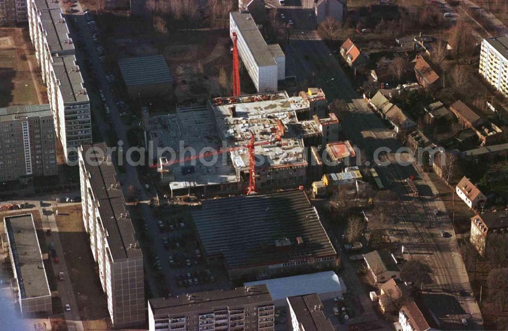 Berlin - Hohenschönhausen from above - Bau des Geschäftshauses Storchenhof der MÜBAU Berlin Grundstücksverwaltungsgesellschaft mbH an der Hauptstraße 9-10 in Hohenschönhausen