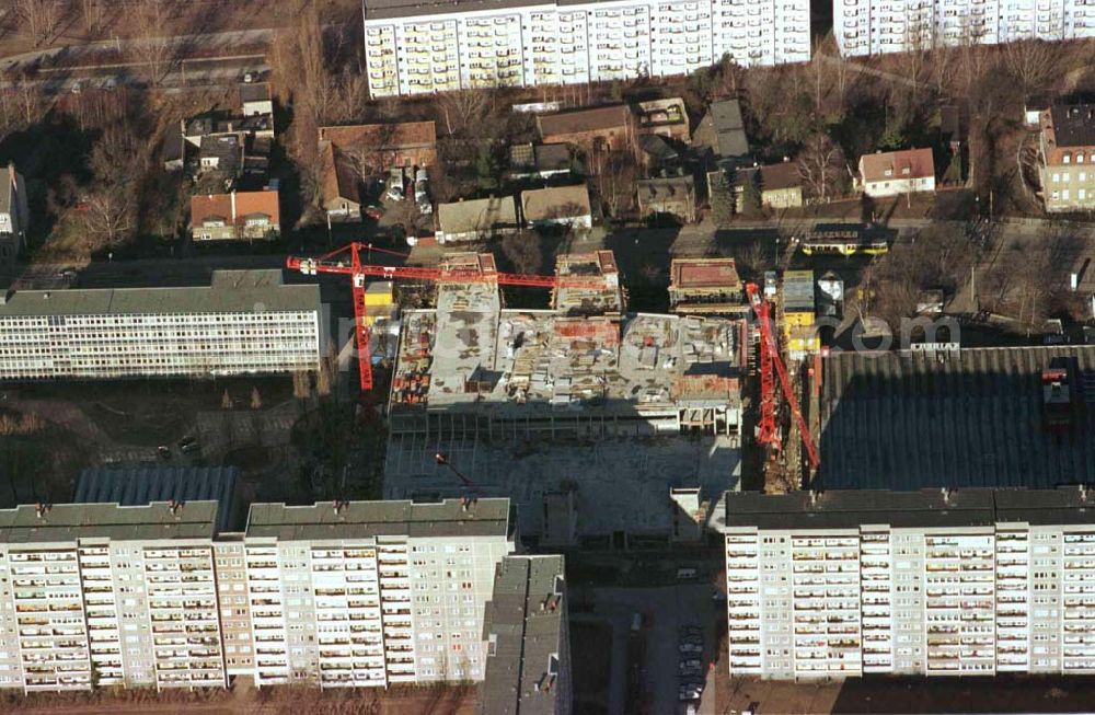 Aerial photograph Berlin - Hohenschönhausen - Bau des Geschäftshauses Storchenhof der MÜBAU Berlin Grundstücksverwaltungsgesellschaft mbH an der Hauptstraße 9-10 in Hohenschönhausen