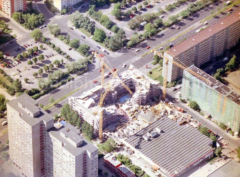 Aerial photograph Berlin - Lichtenberg - Bau eines Geschäftszentrums CASTELLO durch die IMBAU GmbH an der Landsberger Allee in Berlin-Lichtenberg.