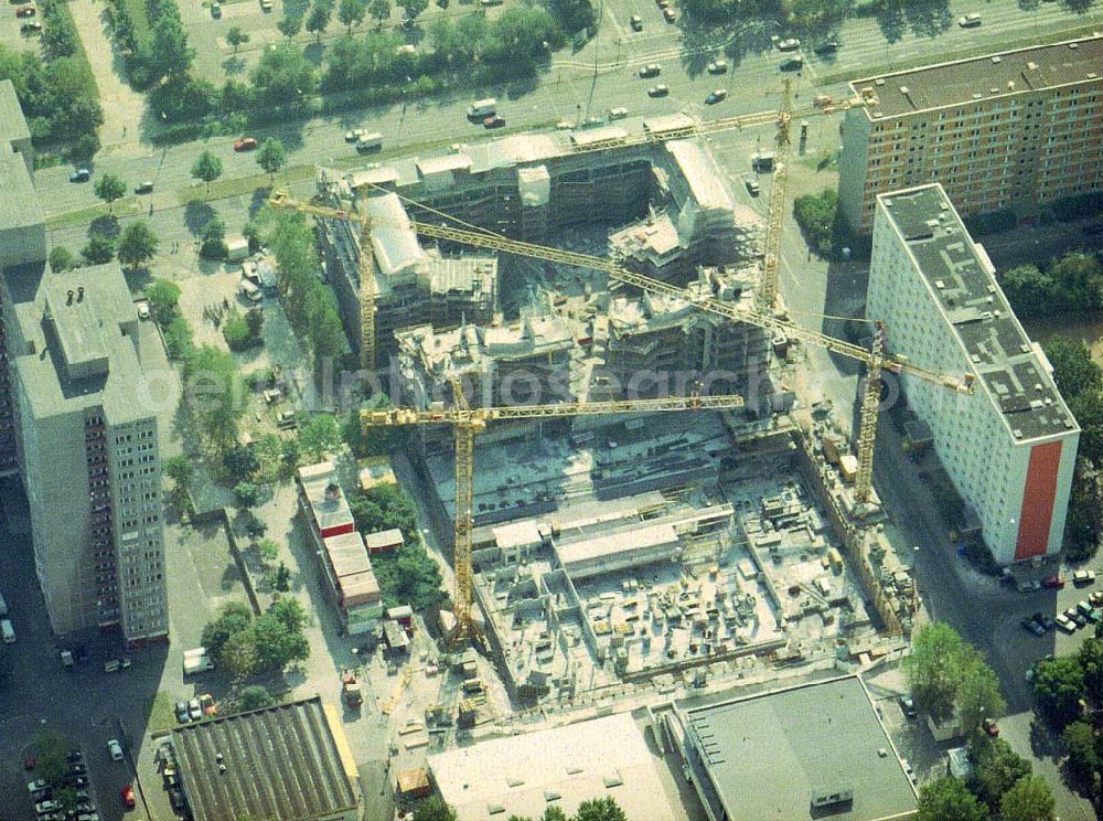 Aerial photograph Berlin - Lichtenberg - Bau eines Geschäftszentrums CASTELLO durch die IMBAU GmbH an der Landsberger Allee in Berlin-Lichtenberg.