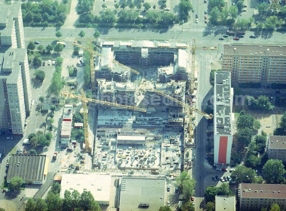 Aerial photograph Berlin - Lichtenberg - Bau eines Geschäftszentrums CASTELLO durch die IMBAU GmbH an der Landsberger Allee in Berlin-Lichtenberg.