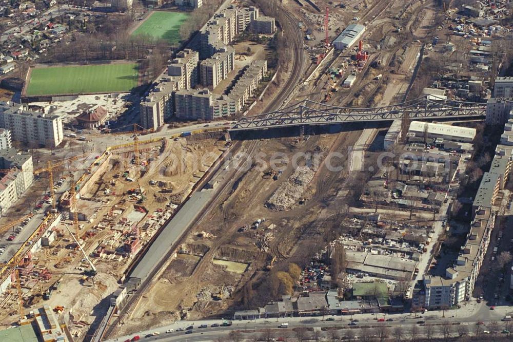 Berlin - WEDDING from above - Bau des Gesundbrunnencenters am S-Bhf. Gesundbrunnen in Berlin-Wedding. 1995