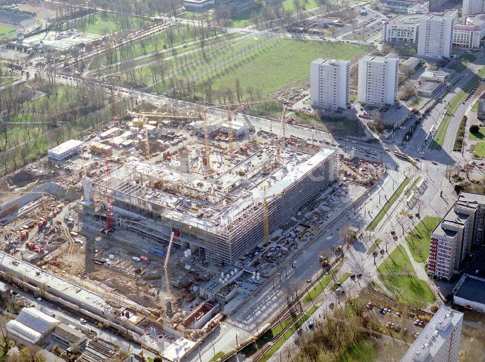 Aerial image Dresden - Bau der gläsernen VW - Manaufaktur an der Lennestraße 3 in 01069 DRESDEN durch die Firma Heitkamp Bauunternehmung GmbH.