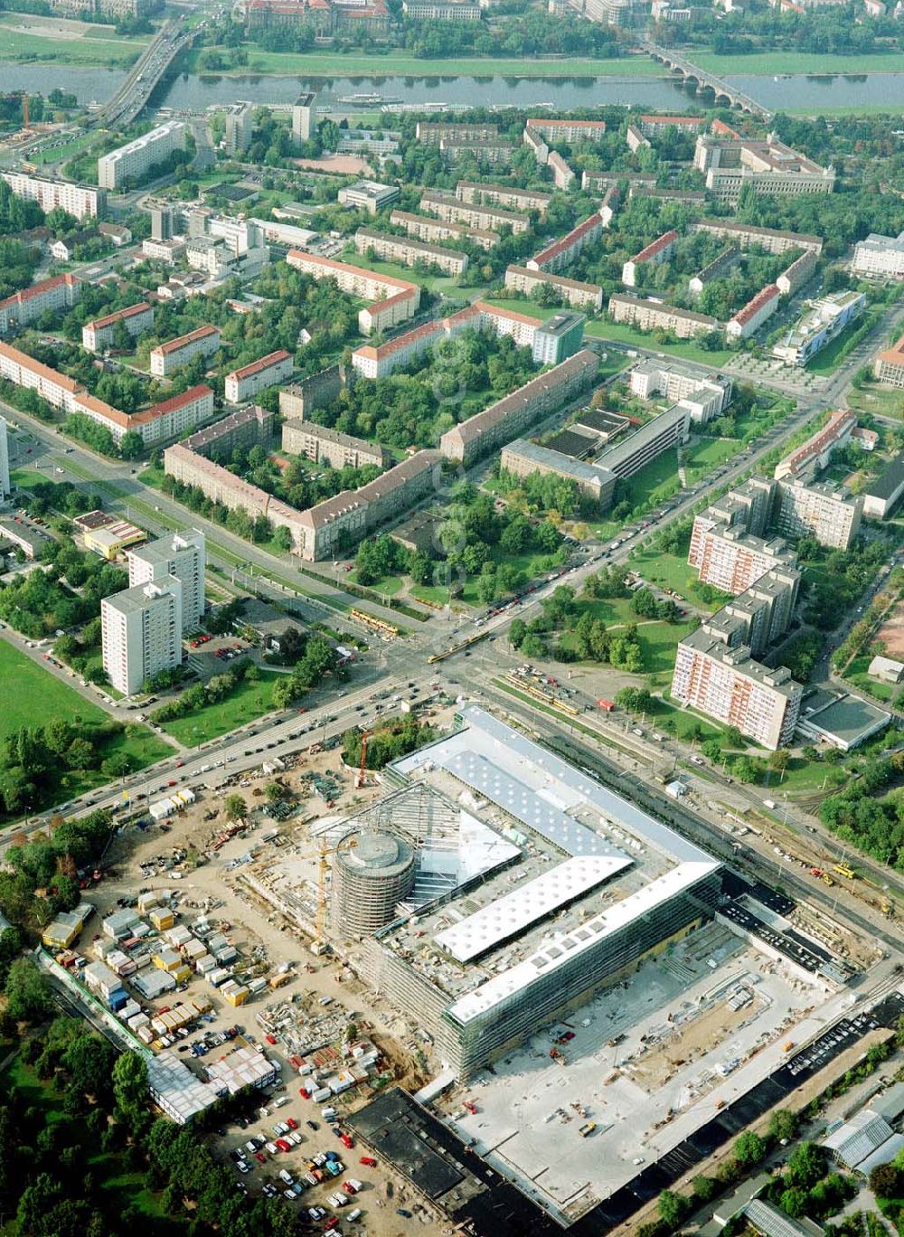 Aerial photograph Dresden - Bau der gläsernen VW - Manaufaktur an der Lennestraße 3 in 01069 DRESDEN durch die Firma Heitkamp Bauunternehmung GmbH.