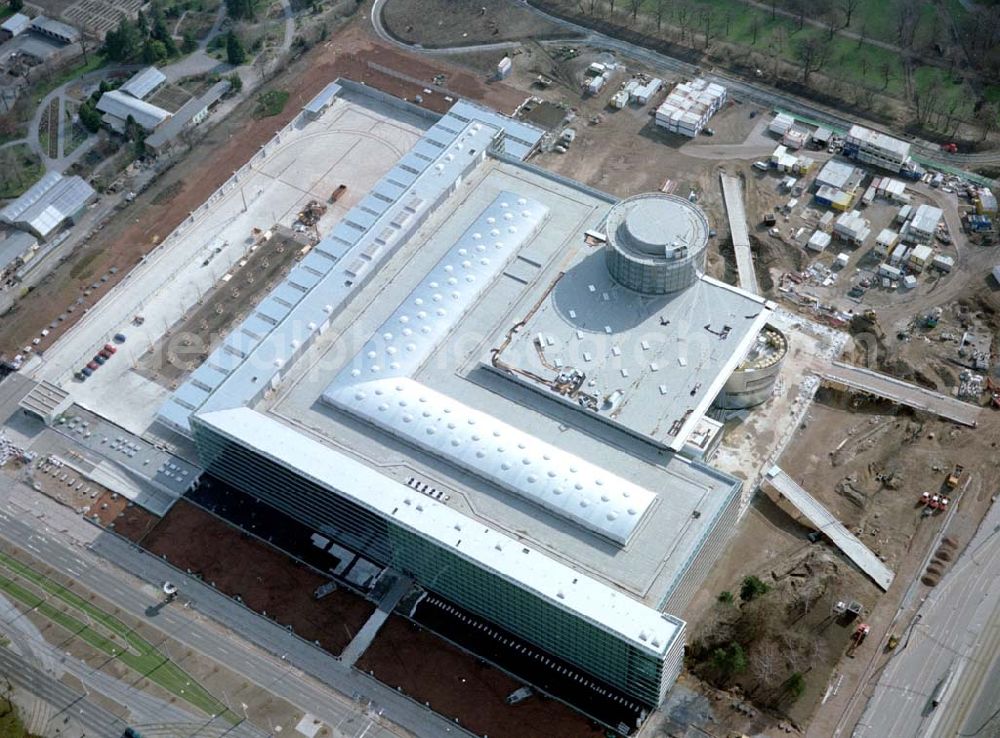 Aerial image Dresden - Bau der gläsernen VW - Manaufaktur an der Lennestraße 3 in 01069 DRESDEN durch die Firma Heitkamp Bauunternehmung GmbH.