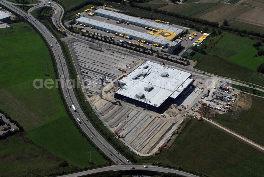 Aerial photograph Augsburg - Bau des IKEA Einrichtungshauses Augsburg.Gebaut wird die IKEA Filiale in Augsburg auf einer Grundstücksfläche von 80.000 Quadratmetern mit einer Bruttogeschossfläche von 29.000 Quadratmetern. Für die Kunden werden auf dem Gelände 1.440 Parkplätze zur Verfügung stehen. Die Investitionskosten in das neue IKEA Haus betragen ca. 46 Mio. Euro. Begonnen wurde mit den Bauarbeiten im April 2006, und sie verlaufen planmäßig. Am Schnittpunkt der Autobahn A8 München-Stuttgart