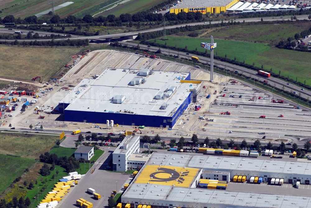 Aerial photograph Augsburg - Bau des IKEA Einrichtungshauses Augsburg.Gebaut wird die IKEA Filiale in Augsburg auf einer Grundstücksfläche von 80.000 Quadratmetern mit einer Bruttogeschossfläche von 29.000 Quadratmetern. Für die Kunden werden auf dem Gelände 1.440 Parkplätze zur Verfügung stehen. Die Investitionskosten in das neue IKEA Haus betragen ca. 46 Mio. Euro. Begonnen wurde mit den Bauarbeiten im April 2006, und sie verlaufen planmäßig. Am Schnittpunkt der Autobahn A8 München-Stuttgart